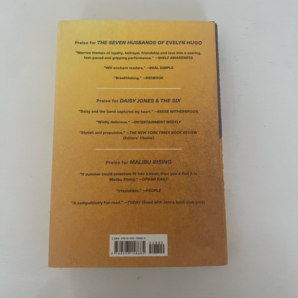 Hardcover Carrie Soto is Back by Taylor Jenkins Reid - Picture 3 of 3